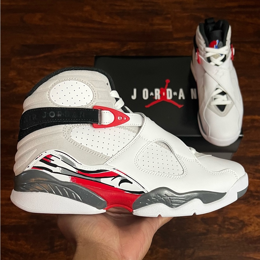 Air Jordan 8 retro Bugs Bunny white/red men’s size 9/6.5 m